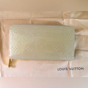 Louis Vuitton zippy wallet patent leather